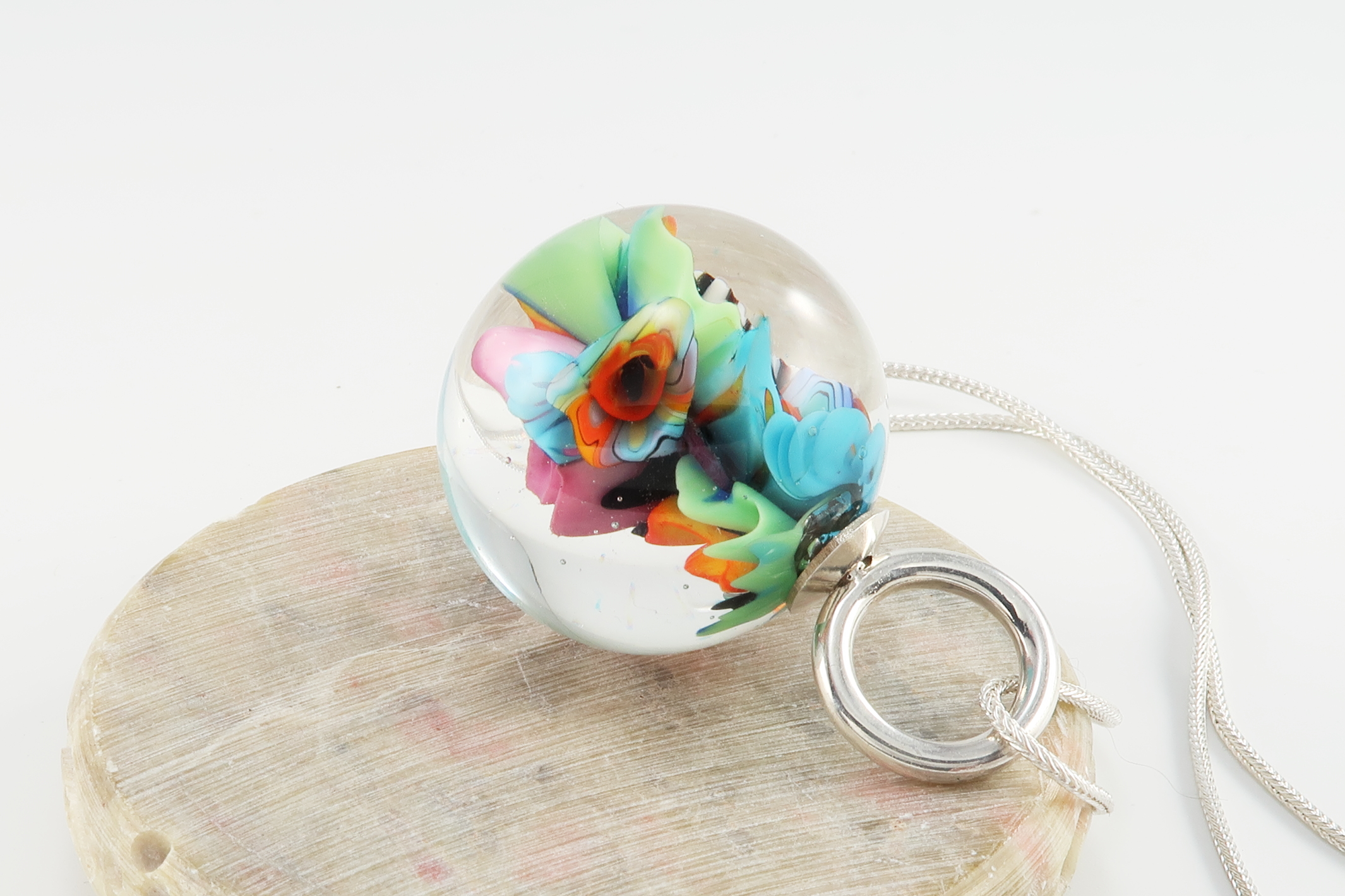 Marble Pendant: Pink Rosette and Ribbons - Image 3