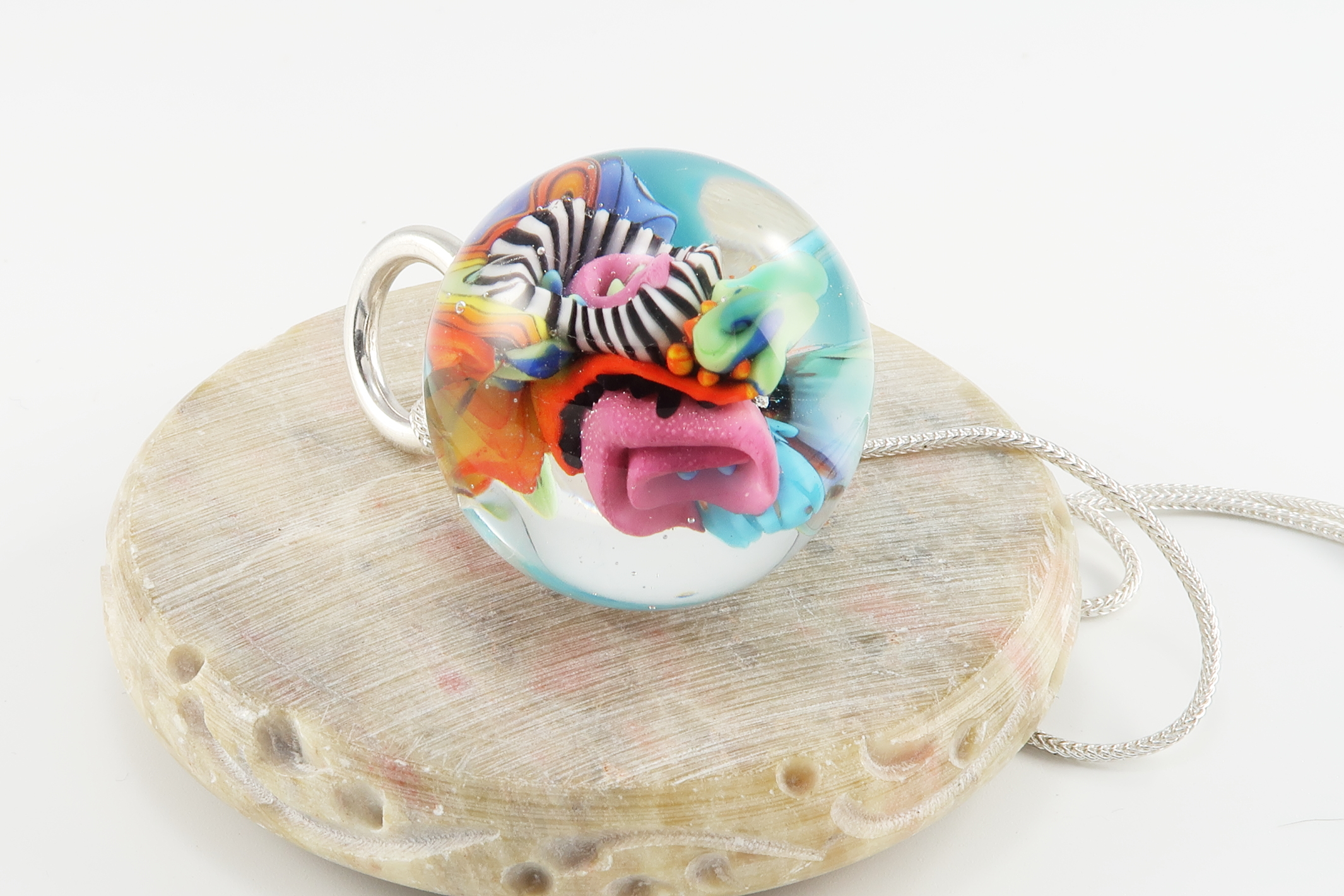 Marble Pendant: Pink Rosette and Ribbons - Image 4